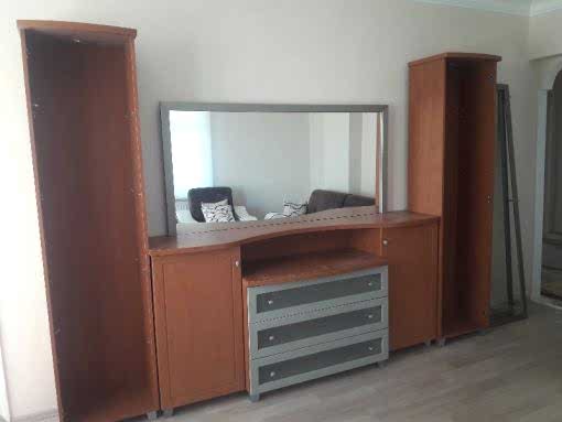 Bayrampaşa Yıldırım Mahallesi Mobilya Montaj Servis Mobilya montaj servisi olarak Yıldırım mahallesi mobilya montaj konusunda, evinizde veya ofisinizde bulunan demontaj halindeki mobilyaların, kurulu haldeki mobilyalarınızı demontaj hale getirip başka bir odaya, yapı marketlerden almış olduğunuz mobilyaların veya internet mobilya mağazalarından siparişle evinize getirtmiş olduğunuz hazır mobilyaların titizlikle montaj işlemini yapmaktayız. Demontaj veya montaj işlemi yapılırken ilerleyen zamanlarda oluşabilecek sorunlarında önüne geçmek için gayret göstermeye çalışıyoruz. Bazı mobilyalar kaliteli olurken bazıları ise kalitesiz ürünlerden oluşur. Çalışma hayatımızda bu tür sorunlar genellikle internet mağazalarında hazır satılan modüler mobilyalarda daha sık karşılaşıyoruz. Mobilyalarınızın uzun ömürlü montaj işlemi için firmamız ile iletişime geçerek randevu talebinde bulunabilirsiniz.