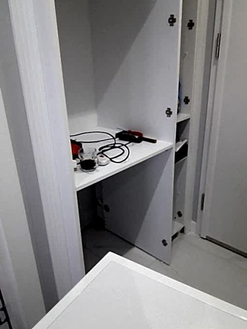 Bayrampaşa Ortamahalle Mahallesi Mobilya Tamir Servis Mobilya tamir servisi olarak Ortamahalle mahallesi mobilya tamiri konusunda hizmet veriyoruz. Mobilyalar yapısı gereği ahşaptan imal olması nedeniyle kolay hasar alabiliyor. Evden eve taşıma hizmeti veren bazı firmalar işlerini gelişi güzel yaptıklarından dolayı geride bir çok sorunlar bırakabiliyorlar. Mobilya tamir işlemi işinde deneyimli ve tecrübeli teknisyenler tarafından dikkatlice yapılmalıdır. İşinde deneyimli olmayan kişiler tarafından yapılan mobilya tamir işlemleri geri dönüşü olmayan hasarlara sebebiyet verebilmektedirler. Mobilyalarınızın kaliteli ve uzun ömürlü tamir işlemi yapılması için konusunda uzman firmamızla iletişime geçerek randevu talebi oluşturabilirsiniz.