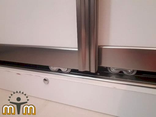 Bayrampaşa Terazidere Mahallesi Mobilya Tamir Servis Mobilya tamir servisi olarak Terazidere mahallesi mobilya tamiri konusunda hizmet veriyoruz. Mobilyalar yapısı gereği ahşaptan imal olması nedeniyle kolay hasar alabiliyor. Evden eve taşıma hizmeti veren bazı firmalar işlerini gelişi güzel yaptıklarından dolayı geride bir çok sorunlar bırakabiliyorlar. Mobilya tamir işlemi işinde deneyimli ve tecrübeli teknisyenler tarafından dikkatlice yapılmalıdır. İşinde deneyimli olmayan kişiler tarafından yapılan mobilya tamir işlemleri geri dönüşü olmayan hasarlara sebebiyet verebilmektedirler. Mobilyalarınızın kaliteli ve uzun ömürlü tamir işlemi yapılması için konusunda uzman firmamızla iletişime geçerek randevu talebi oluşturabilirsiniz.