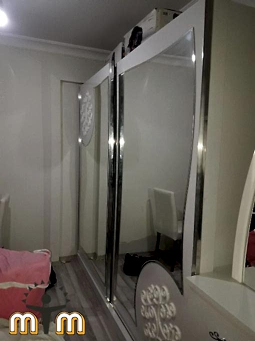 Arnavutköy Hicret Mahallesi Mobilya Tamir Servis Mobilya tamir servisi olarak Hicret mahallesi mobilya tamiri konusunda hizmet veriyoruz. Mobilyalar yapısı gereği ahşaptan imal olması nedeniyle kolay hasar alabiliyor. Evden eve taşıma hizmeti veren bazı firmalar işlerini gelişi güzel yaptıklarından dolayı geride bir çok sorunlar bırakabiliyorlar. Mobilya tamir işlemi işinde deneyimli ve tecrübeli teknisyenler tarafından dikkatlice yapılmalıdır.