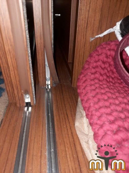 Arnavutköy Yeniköy Mahallesi Mobilya Tamir Servis Mobilya tamir servisi olarak Yeniköy mahallesi mobilya tamiri konusunda hizmet veriyoruz. Mobilyalar yapısı gereği ahşaptan imal olması nedeniyle kolay hasar alabiliyor. Evden eve taşıma hizmeti veren bazı firmalar işlerini gelişi güzel yaptıklarından dolayı geride bir çok sorunlar bırakabiliyorlar. Mobilya tamir işlemi işinde deneyimli ve tecrübeli teknisyenler tarafından dikkatlice yapılmalıdır