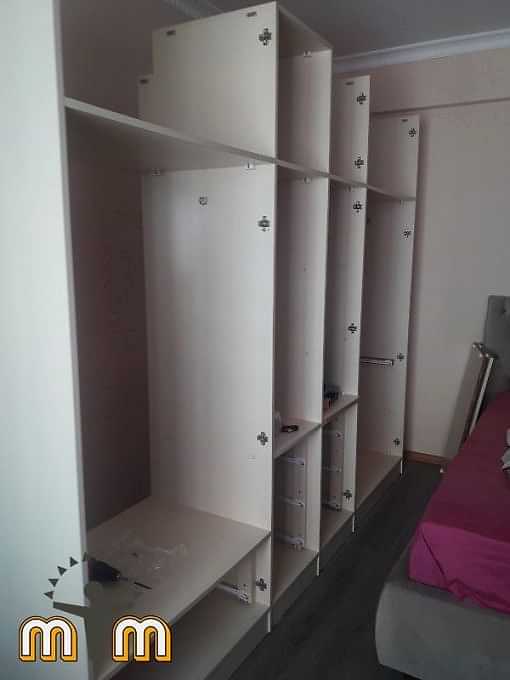 Avcılar Firuzköy Mahallesi Mobilya Tamir Servis Mobilya tamir servisi olarak Firuzköy mahallesi mobilya tamiri konusunda hizmet veriyoruz. Mobilyalar yapısı gereği ahşaptan imal olması nedeniyle kolay hasar alabiliyor. Evden eve taşıma hizmeti veren bazı firmalar işlerini gelişi güzel yaptıklarından dolayı geride bir çok sorunlar bırakabiliyorlar. Mobilya tamir işlemi işinde deneyimli ve tecrübeli teknisyenler tarafından dikkatlice yapılmalıdır. İşinde deneyimli olmayan kişiler tarafından yapılan mobilya tamir işlemleri geri dönüşü olmayan hasarlara sebebiyet verebilmektedirler.