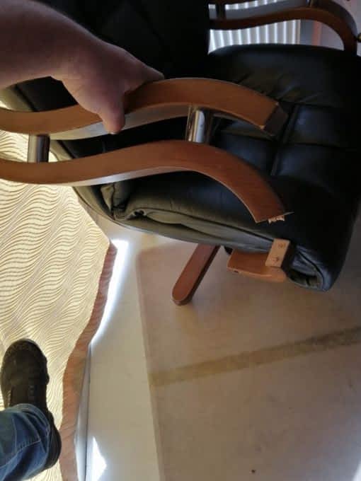 Bağcılar Bağlar Mahallesi Mobilya Tamir Servis Mobilya tamir servisi olarak Bağlar mahallesi mobilya tamiri konusunda hizmet veriyoruz. Mobilyalar yapısı gereği ahşaptan imal olması nedeniyle kolay hasar alabiliyor. Evden eve taşıma hizmeti veren bazı firmalar işlerini gelişi güzel yaptıklarından dolayı geride bir çok sorunlar bırakabiliyorlar. Mobilya tamir işlemi işinde deneyimli ve tecrübeli teknisyenler tarafından dikkatlice yapılmalıdır. İşinde deneyimli olmayan