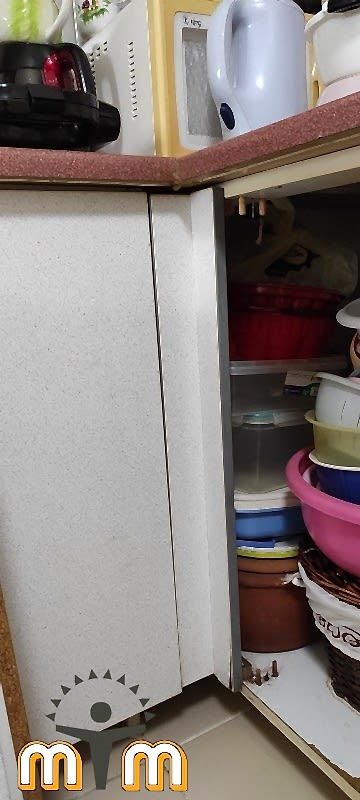 Bağcılar Fatih Mahallesi Mobilya Tamir Servis Mobilya tamir servisi olarak Fatih mahallesi mobilya tamiri konusunda hizmet veriyoruz. Mobilyalar yapısı gereği ahşaptan imal olması nedeniyle kolay hasar alabiliyor. Evden eve taşıma hizmeti veren bazı firmalar işlerini gelişi güzel yaptıklarından dolayı geride bir çok sorunlar bırakabiliyorlar. Mobilya tamir işlemi işinde deneyimli ve tecrübeli teknisyenler tarafından dikkatlice yapılmalıdır. İşinde deneyimli