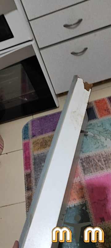 Bağcılar Göztepe Mahallesi Mobilya Tamir Servis Mobilya tamir servisi olarak Göztepe mahallesi mobilya tamiri konusunda hizmet veriyoruz. Mobilyalar yapısı gereği ahşaptan imal olması nedeniyle kolay hasar alabiliyor. Evden eve taşıma hizmeti veren bazı firmalar işlerini gelişi güzel yaptıklarından dolayı geride bir çok sorunlar bırakabiliyorlar. Mobilya tamir işlemi işinde deneyimli ve tecrübeli teknisyenler tarafından dikkatlice yapılmalıdır. İşinde deneyimli olmayan kişiler tarafından yapılan mobilya tamir işlemleri geri dönüşü olmayan hasarlara sebebiyet verebilmektedirler. Mobilyalarınızın