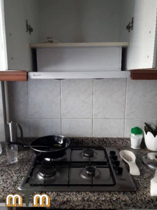 Bahçelievler Bahçeli Evler Mahallesi Mobilya Tamir Servis Mobilya tamir servisi olarak Bahçelievler mahallesi mobilya tamiri konusunda hizmet veriyoruz. Mobilyalar yapısı gereği ahşaptan imal olması nedeniyle kolay hasar alabiliyor. Evden eve taşıma hizmeti veren bazı firmalar işlerini gelişi güzel yaptıklarından dolayı geride bir çok sorunlar bırakabiliyorlar. Mobilya tamir işlemi işinde deneyimli ve tecrübeli teknisyenler tarafından dikkatlice yapılmalıdır. İşinde deneyimli olmayan kişiler