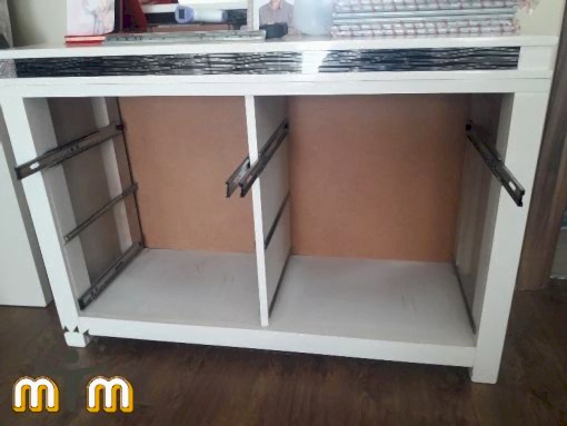 Bahçelievler Cumhuriyet Mahallesi Mobilya Tamir Servis Mobilya tamir servisi olarak Cumhuriyet mahallesi mobilya tamiri konusunda hizmet veriyoruz. Mobilyalar yapısı gereği ahşaptan imal olması nedeniyle kolay hasar alabiliyor. Evden eve taşıma hizmeti veren bazı firmalar işlerini gelişi güzel yaptıklarından dolayı geride bir çok sorunlar bırakabiliyorlar. Mobilya tamir işlemi işinde deneyimli ve tecrübeli teknisyenler tarafından dikkatlice yapılmalıdır. İşinde deneyimli