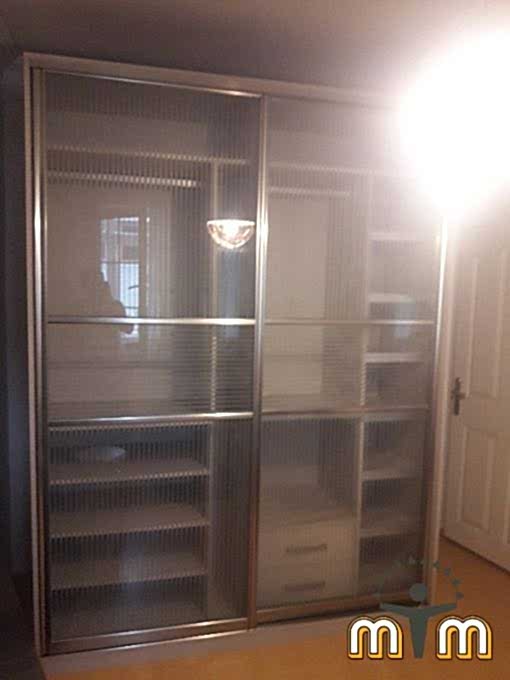 Bahçelievler Yenibosna Mahallesi Mobilya Tamir Servis Mobilya tamir servisi olarak Yenibosna mahallesi mobilya tamiri konusunda hizmet veriyoruz. Mobilyalar yapısı gereği ahşaptan imal olması nedeniyle kolay hasar alabiliyor. Evden eve taşıma hizmeti veren bazı firmalar işlerini gelişi güzel yaptıklarından dolayı geride bir çok sorunlar bırakabiliyorlar. Mobilya tamir işlemi işinde deneyimli ve tecrübeli teknisyenler tarafından dikkatlice yapılmalıdır. İşinde deneyimli olmayan