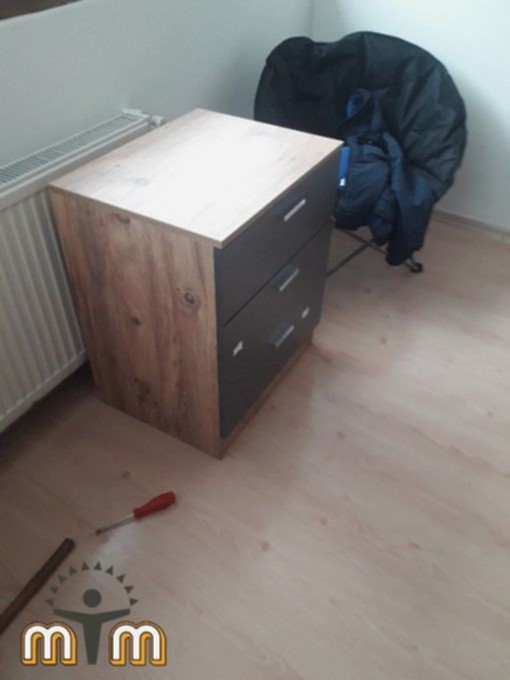 Bakırköy Yeşilyurt Mahallesi Mobilya Tamir Servis Mobilya tamir servisi olarak Yeşilyurt mahallesi mobilya tamiri konusunda hizmet veriyoruz. Mobilyalar yapısı gereği ahşaptan imal olması nedeniyle kolay hasar alabiliyor. Evden eve taşıma hizmeti veren bazı firmalar işlerini gelişi güzel yaptıklarından dolayı geride bir çok sorunlar bırakabiliyorlar. Mobilya tamir işlemi işinde deneyimli ve tecrübeli teknisyenler tarafından dikkatlice yapılmalıdır. İşinde