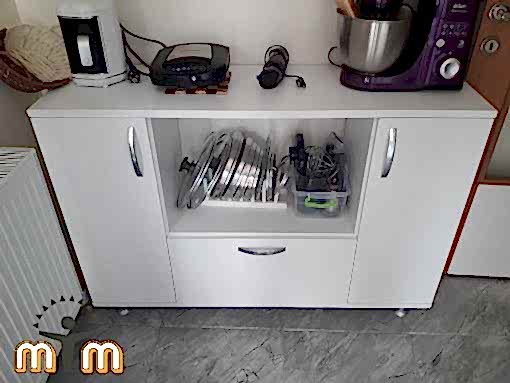 Bakırköy Yeşilyurt Mahallesi Mobilya Tamir Servis Mobilya tamir servisi olarak Yeşilyurt mahallesi mobilya tamiri konusunda hizmet veriyoruz. Mobilyalar yapısı gereği ahşaptan imal olması nedeniyle kolay hasar alabiliyor. Evden eve taşıma hizmeti veren bazı firmalar işlerini gelişi güzel yaptıklarından dolayı geride bir çok sorunlar bırakabiliyorlar. Mobilya tamir işlemi işinde deneyimli ve tecrübeli teknisyenler tarafından dikkatlice yapılmalıdır. İşinde deneyimli olmayan