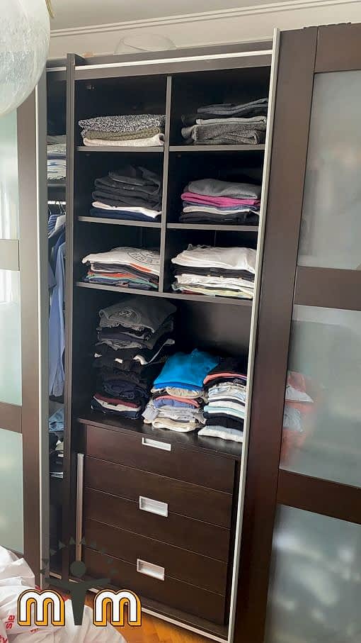 Beyoğlu Seyit Muhtar Mahallesi Mobilya Tamir Servis Mobilya tamir servisi olarak Seyit Muhtar mahallesi mobilya tamiri konusunda hizmet veriyoruz. Mobilyalar yapısı gereği ahşaptan imal olması nedeniyle kolay hasar alabiliyor. Evden eve taşıma hizmeti veren bazı firmalar işlerini gelişi güzel yaptıklarından dolayı geride bir çok sorunlar bırakabiliyorlar. Mobilya tamir işlemi işinde deneyimli ve tecrübeli teknisyenler tarafından dikkatlice yapılmalıdır