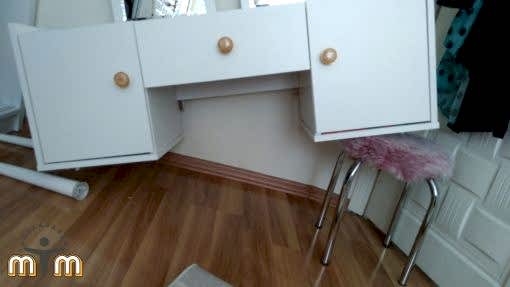 Beyoğlu Yenişehir Mahallesi Mobilya Tamir Servis Mobilya tamir servisi olarak Yenişehir mahallesi mobilya tamiri konusunda hizmet veriyoruz. Mobilyalar yapısı gereği ahşaptan imal olması nedeniyle kolay hasar alabiliyor. Evden eve taşıma hizmeti veren bazı firmalar işlerini gelişi güzel yaptıklarından dolayı geride bir çok sorunlar bırakabiliyorlar. Mobilya tamir işlemi işinde deneyimli ve tecrübeli teknisyenler tarafından dikkatlice yapılmalıdır.