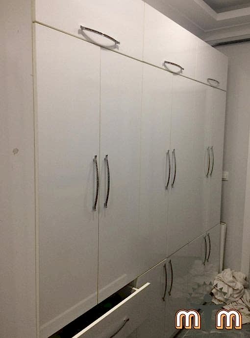 Büyükçekmece Hürriyet Mahallesi Mobilya Tamir Servis Mobilya tamir servisi olarak Hürriyet mahallesi mobilya tamiri konusunda hizmet veriyoruz. Mobilyalar yapısı gereği ahşaptan imal olması nedeniyle kolay hasar alabiliyor. Evden eve taşıma hizmeti veren bazı firmalar işlerini gelişi güzel yaptıklarından dolayı geride bir çok sorunlar bırakabiliyorlar. Mobilya tamir işlemi işinde deneyimli ve tecrübeli teknisyenler tarafından dikkatlice yapılmalıdır.