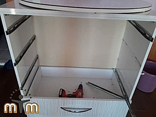 Esenler Davutpaşa Mahallesi Mobilya Tamir Servis Mobilya tamir servisi olarak Davutpaşa mahallesi mobilya tamiri konusunda hizmet veriyoruz. Mobilyalar yapısı gereği ahşaptan imal olması nedeniyle kolay hasar alabiliyor. Evden eve taşıma hizmeti veren bazı firmalar işlerini gelişi güzel yaptıklarından dolayı geride bir çok sorunlar bırakabiliyorlar. Mobilya tamir işlemi işinde deneyimli ve tecrübeli teknisyenler tarafından dikkatlice yapılmalıdır. İşinde