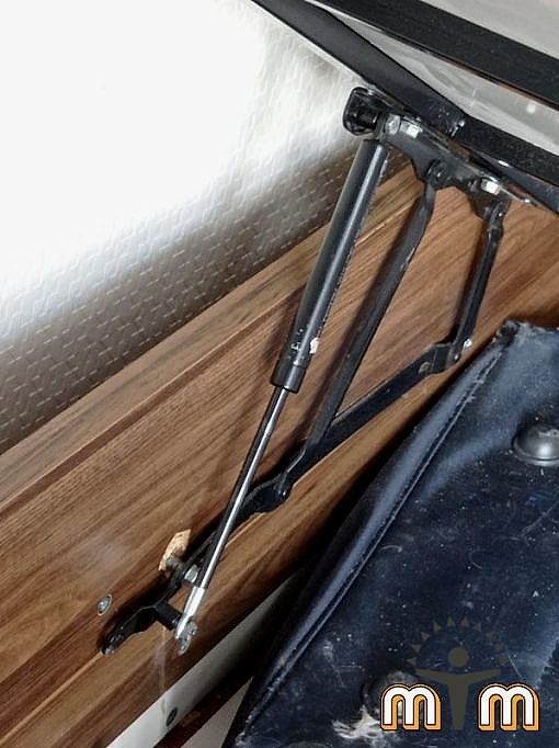 Esenyurt Akevler Mahallesi Mobilya Tamir Servis Mobilya tamir servisi olarak Akevler mahallesi mobilya tamiri konusunda hizmet veriyoruz. Mobilyalar yapısı gereği ahşaptan imal olması nedeniyle kolay hasar alabiliyor. Evden eve taşıma hizmeti veren bazı firmalar işlerini gelişi güzel yaptıklarından dolayı geride bir çok sorunlar bırakabiliyorlar. Mobilya tamir işlemi işinde deneyimli ve tecrübeli teknisyenler tarafından dikkatlice yapılmalıdır. İşinde