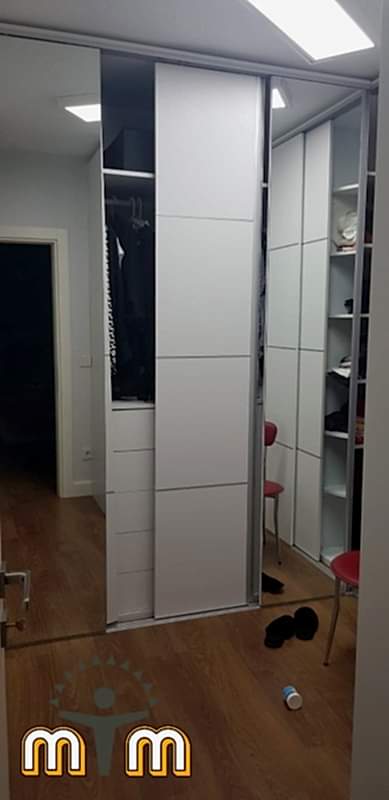 Esenyurt Gökevler Mahallesi Mobilya Tamir Servis Mobilya tamir servisi olarak Gökevler mahallesi mobilya tamiri konusunda hizmet veriyoruz. Mobilyalar yapısı gereği ahşaptan imal olması nedeniyle kolay hasar alabiliyor. Evden eve taşıma hizmeti veren bazı firmalar işlerini gelişi güzel yaptıklarından dolayı geride bir çok sorunlar bırakabiliyorlar. Mobilya tamir işlemi işinde deneyimli ve tecrübeli teknisyenler tarafından dikkatlice yapılmalıdır. İşinde deneyimli olmayan kişiler tarafından yapılan