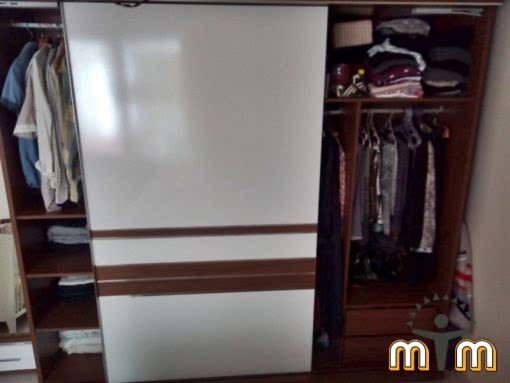 Esenyurt Hürriyet Mahallesi Mobilya Tamir Servis Mobilya tamir servisi olarak Hürriyet mahallesi mobilya tamiri konusunda hizmet veriyoruz. Mobilyalar yapısı gereği ahşaptan imal olması nedeniyle kolay hasar alabiliyor. Evden eve taşıma hizmeti veren bazı firmalar işlerini gelişi güzel yaptıklarından dolayı geride bir çok sorunlar bırakabiliyorlar. Mobilya tamir işlemi işinde deneyimli ve tecrübeli teknisyenler tarafından dikkatlice yapılmalıdır.