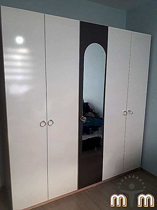 Esenyurt Sultaniye Mahallesi Mobilya Tamir Servis Mobilya tamir servisi olarak Sultaniye mahallesi mobilya tamiri konusunda hizmet veriyoruz. Mobilyalar yapısı gereği ahşaptan imal olması nedeniyle kolay hasar alabiliyor. Evden eve taşıma hizmeti veren bazı firmalar işlerini gelişi güzel yaptıklarından dolayı geride bir çok sorunlar bırakabiliyorlar. Mobilya tamir işlemi işinde deneyimli ve tecrübeli teknisyenler tarafından dikkatlice yapılmalıdır. İşinde deneyimli olmayan kişiler