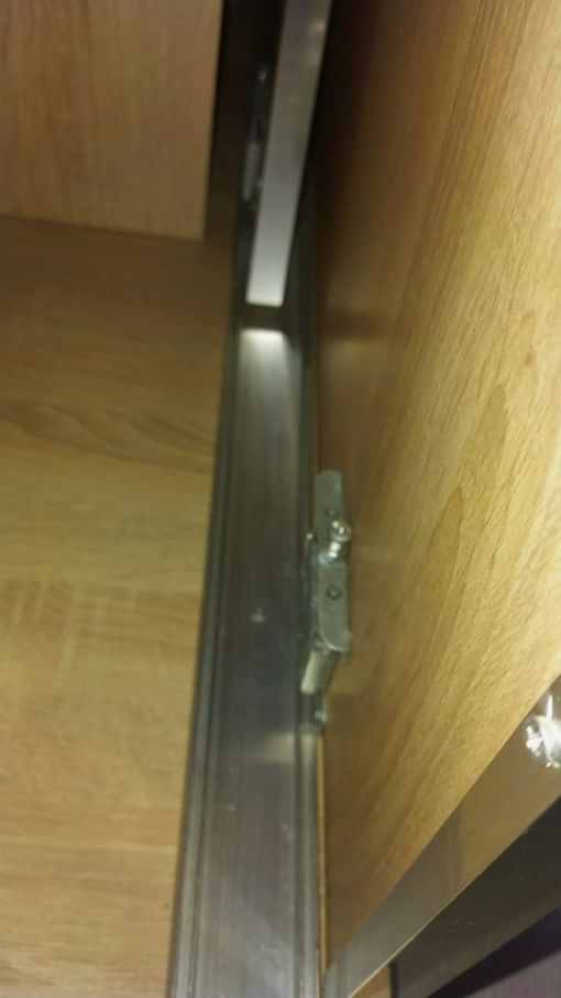 Fatih Mercan Mahallesi Mobilya Tamir Servis Mobilya tamir servisi olarak Mercan mahallesi mobilya tamiri konusunda hizmet veriyoruz. Mobilyalar yapısı gereği ahşaptan imal olması nedeniyle kolay hasar alabiliyor. Evden eve taşıma hizmeti veren bazı firmalar işlerini gelişi güzel yaptıklarından dolayı geride bir çok sorunlar bırakabiliyorlar. Mobilya tamir işlemi işinde deneyimli ve tecrübeli teknisyenler tarafından dikkatlice yapılmalıdır.