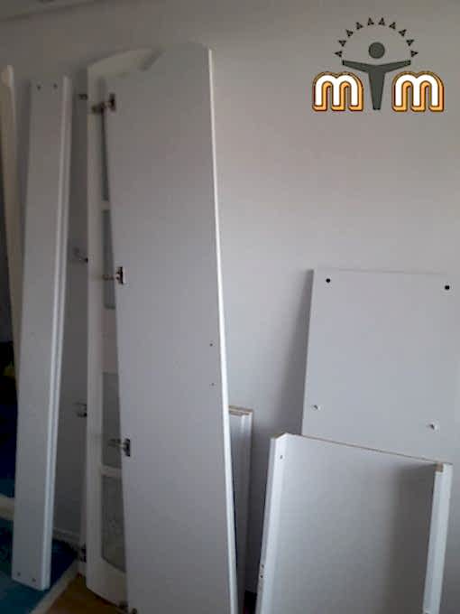 Gaziosmanpaşa Karlıtepe Mahallesi Mobilya Tamir Servis Mobilya tamir servisi olarak Karlıtepe mahallesi mobilya tamiri konusunda hizmet veriyoruz. Mobilyalar yapısı gereği ahşaptan imal olması nedeniyle kolay hasar alabiliyor. Evden eve taşıma hizmeti veren bazı firmalar işlerini gelişi güzel yaptıklarından dolayı geride bir çok sorunlar bırakabiliyorlar. Mobilya tamir işlemi işinde deneyimli ve tecrübeli teknisyenler tarafından dikkatlice yapılmalıdır. İşinde deneyimli olmayan kişiler