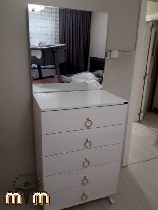 Güngören Güneştepe Mahallesi Mobilya Tamir Servis Mobilya tamir servisi olarak Güneştepe mahallesi mobilya tamiri konusunda hizmet veriyoruz. Mobilyalar yapısı gereği ahşaptan imal olması nedeniyle kolay hasar alabiliyor. Evden eve taşıma hizmeti veren bazı firmalar işlerini gelişi güzel yaptıklarından dolayı geride bir çok sorunlar bırakabiliyorlar. Mobilya tamir işlemi işinde deneyimli ve tecrübeli teknisyenler tarafından dikkatlice yapılmalıdır. İşinde deneyimli olmayan