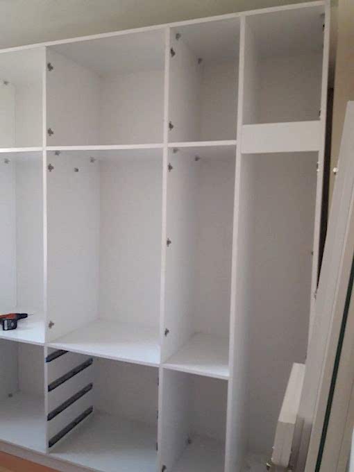 Küçükçekmece Yarımburgaz Mahallesi Mobilya Tamir Servis Mobilya tamir servisi olarak Yarımburgaz mahallesi mobilya tamiri konusunda hizmet veriyoruz. Mobilyalar yapısı gereği ahşaptan imal olması nedeniyle kolay hasar alabiliyor. Evden eve taşıma hizmeti veren bazı firmalar işlerini gelişi güzel yaptıklarından dolayı geride bir çok sorunlar bırakabiliyorlar. Mobilya tamir işlemi işinde deneyimli ve tecrübeli teknisyenler tarafından dikkatlice yapılmalıdır.