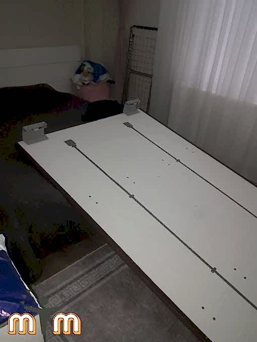 Sultangazi Gazi Mahallesi Mobilya Tamir Servis Mobilya tamir servisi olarak Gazi mahallesi mobilya tamiri konusunda hizmet veriyoruz. Mobilyalar yapısı gereği ahşaptan imal olması nedeniyle kolay hasar alabiliyor. Evden eve taşıma hizmeti veren bazı firmalar işlerini gelişi güzel yaptıklarından dolayı geride bir çok sorunlar bırakabiliyorlar. Mobilya tamir işlemi işinde deneyimli ve tecrübeli teknisyenler tarafından dikkatlice yapılmalıdır. İşinde deneyimli olmayan