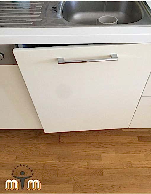 Zeytinburnu Yenidoğan Mahallesi Mobilya Tamir Servis Mobilya tamir servisi olarak Yenidoğan mahallesi mobilya tamiri konusunda hizmet veriyoruz. Mobilyalar yapısı gereği ahşaptan imal olması nedeniyle kolay hasar alabiliyor. Evden eve taşıma hizmeti veren bazı firmalar işlerini gelişi güzel yaptıklarından dolayı geride bir çok sorunlar bırakabiliyorlar. Mobilya tamir işlemi işinde deneyimli ve tecrübeli teknisyenler tarafından dikkatlice yapılmalıdır. İşinde